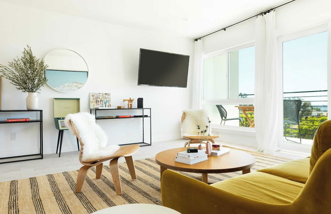 Avalon I by Avantstay Contemporary San Diego Condo w/ Large Patio - Foto 9