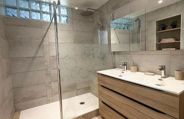 Comfortable and bright renovated 4-room apartment 5' downtown - Photo 7