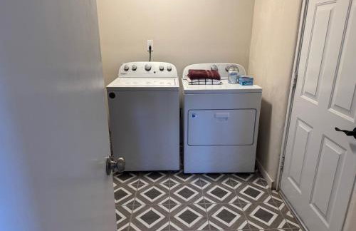 Casa Urbana-Close to Downtown-Hot Tub-Pet Friendly-No Pet Fees! - Foto 49