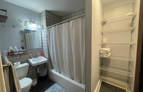 Buffalo 4BR Home 5 Beds, Near Airport & Downtown - Foto 29