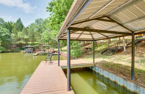 Dock and Fire Pit Cedar Creek Lakefront Retreat! - Foto 31