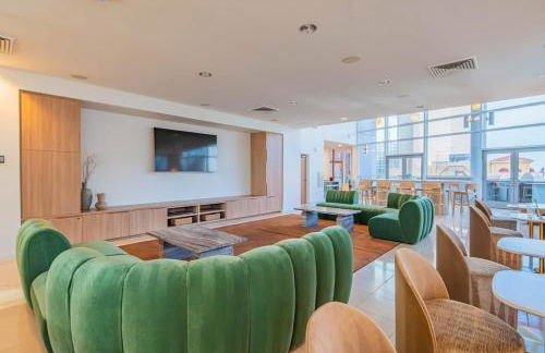 Elegant 28th Floor High Rise, Gym, Parking, Pool, Golf - Photo 11