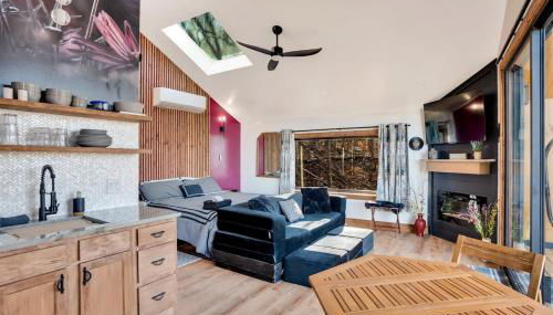 Blooming Redbud Treehouse with private hot tub - Foto 3