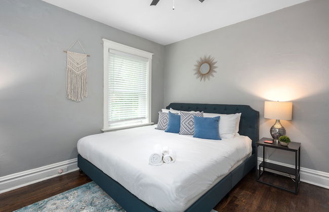 Central Garden Getaways Corp Rentals by NamaStay - Photo 9