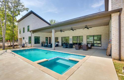 Relax Fireside! Waterfront Malakoff Home with Pool - Foto 2