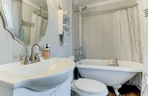 Stay in a Historic Gold Mine Town w/Mountain Views - Foto 3