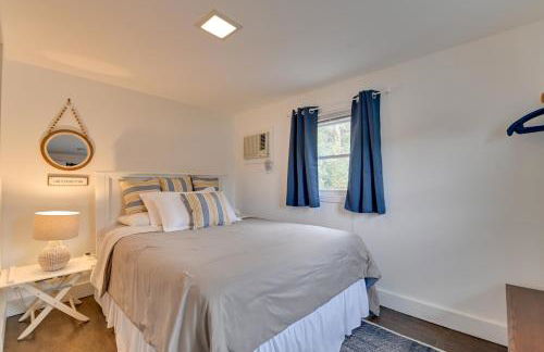 Lake George Waterfront Cabin with On-Site Marina! - Foto 9