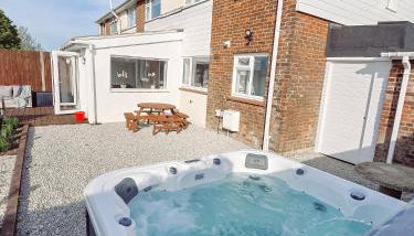 Luxury Sea View Retreat with Hot Tub Sleeps 8 - Foto 4