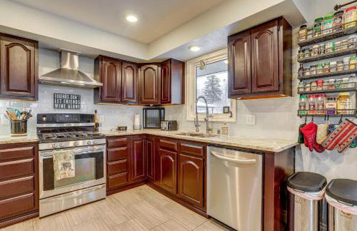 Theater Room and Fire Pit Anchorage Family Retreat - Foto 7