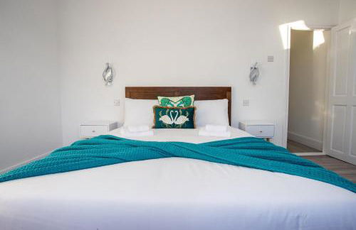 Sunny 3BR Home Near Portsmouth Park - Photo 18