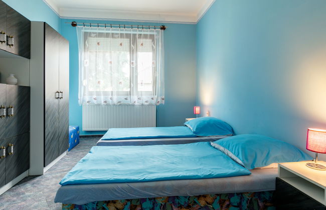 3 bedroom Apartment in Balatonlelle with garden and terrace - Photo 9