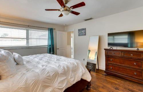 Pool and Screened-In Patio Tropical Florida Abode - Foto 13