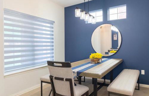 Entire Home 3BR Hidden Gem Getaway with Level 2 EV Charger, Central Location - Foto 24