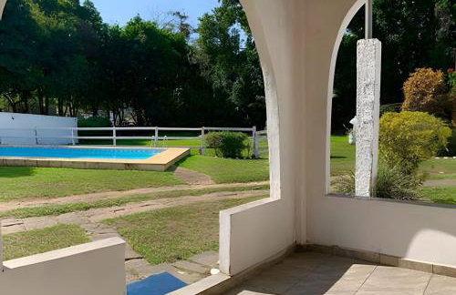 Casarão Miguel Pereira - Refúgio na Natureza com Lareira Externa, Piscina, Fondue e Amplo Jardim - 12 Min do Parque Terra dos Dinos - Foto 27