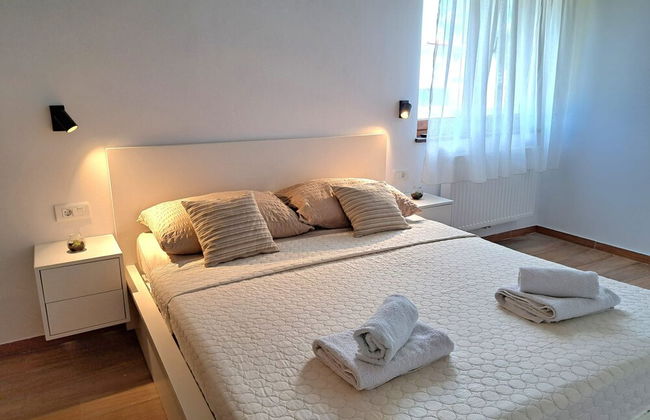 Hillside Villa in Trogir With Pool, Terrace, and Stunning City View - Foto 8