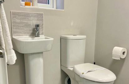 Ultra Modern large 4 bed executive home Durham - Photo 38