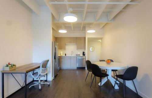 Above The Roots - Stylish 1BD on the Square - Foto 9