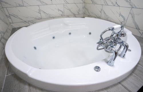 Penthouse 3 Bed, Large HotTub Long stay Discount - Photo 6