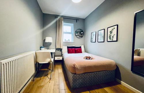 Lovely 3 Dbl Bed (sleeps upto 6) close to centre. - Foto 9