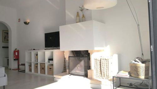 Airy 3br, AC, Garden, 2min Strip, 8min Oura Beach - Foto 2