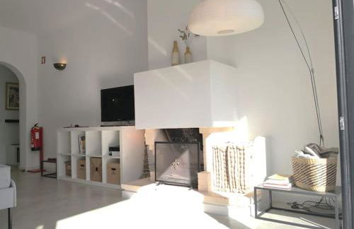 Airy 3br, AC, Garden, 2min Strip, 8min Oura Beach - Foto 2