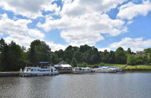 Modern holiday home in Crux-La-Ville with terrace - Foto 51