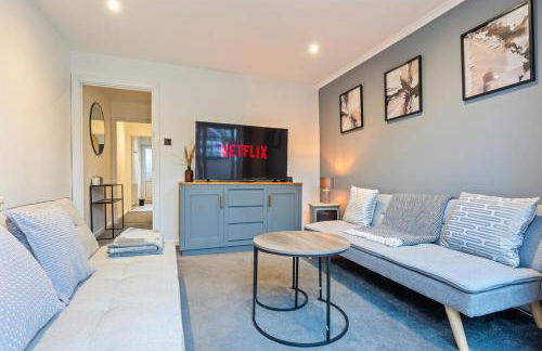 Cozy 2BR Getaway - Private Hot Tub & Bath Retreat - Foto 5