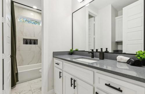 The Longhorn Luxe with Game Room and Fire pit and Karaoke - Foto 32