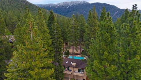 Ski Way by AvantStay Cozy Tahoe Home w Fireplace Balcony - Foto 3, Other