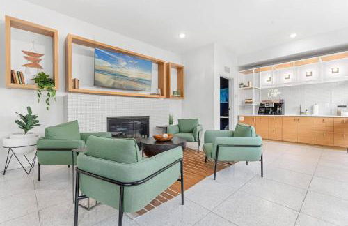 Lux 2BD Gym Rooftop Street Parking by DT UMN - Foto 32