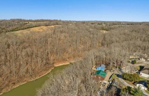 Little blue house on the lake - Photo 9