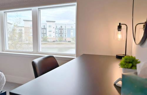 4BR Townhouse with Lake View & Parking - Sleeps 10 - WV rep 3 - Foto 30