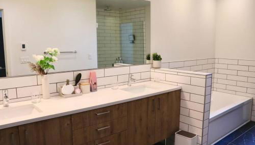 Entire Stunning Townhouse 3br/2.5ba w Parking - Foto 3