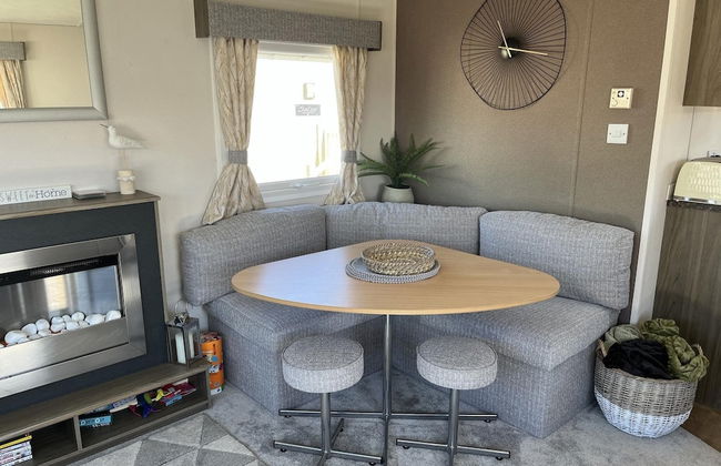 Heacham Beach Coastal 2 Bedroom Chalet Retreat - Photo 15