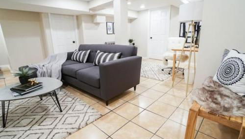 1BR Trendy Basement Apt with Laundry & Parking - Central Trendy - Foto 5