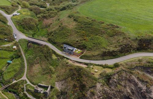 Cliff-top Cottage on Coast Path w/Panoramic Views - Photo 8