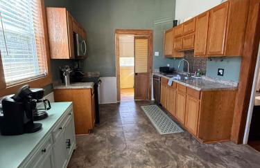 Charming 2-Bedroom 1 Bath Near Everything - Foto 12