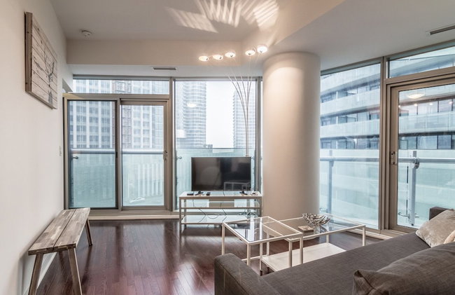 AOC Suites 2 Bedroom Condo, City CN Tower View - Foto 16