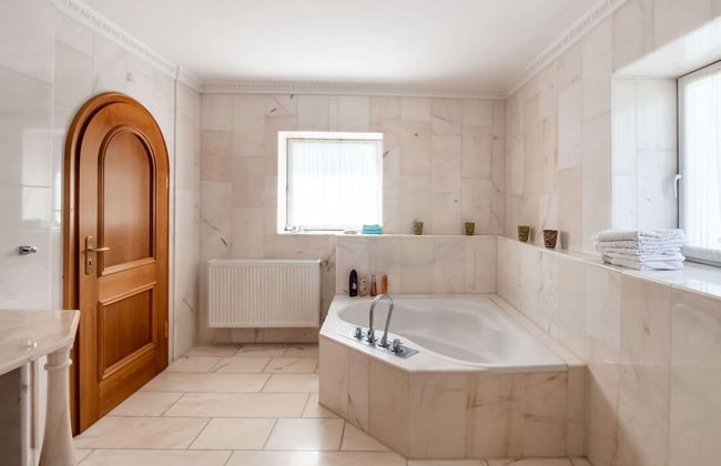 Luxurious Holiday Home With a Nice Private Garden - Foto 29