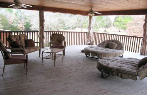 Secluded Lodge with a Private Pond and a Hot Tub near Bastrop, Texas - Foto 13