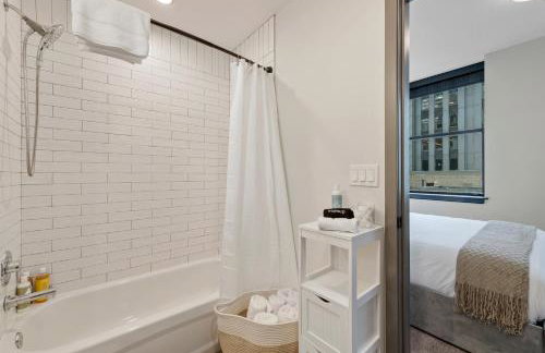 Experience Downtown Chicago at Millennium - Luxury Apartments in The Loop - Photo 54