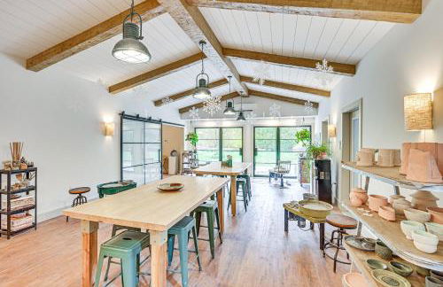 8 Mi to Lake Michigan Creative Retreat with Deck! - Foto 20