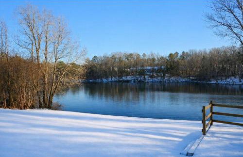 Stunning Lake views with King beds for HPU, Furniture Market, Greensboro, Winston - Photo 30