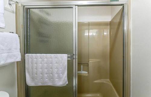 Deck and Community Perks Sky Valley Home! - Foto 15