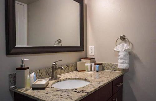 Comforts of Home in Updated Condo by the Beach - Foto 16