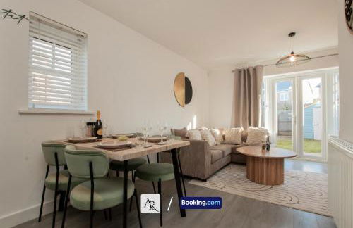 2 Bedroom House By AR Properties Short Lets & Serviced Accommodation Colchester with Garden - Foto 18