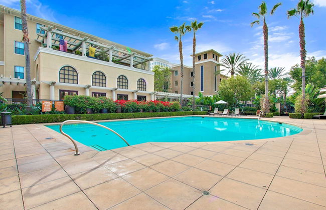 Global Luxury Suites at The Village - Photo 45