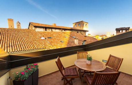 Asinelli Panoramic Rooftop, In front of the Two Towers - Photo 6