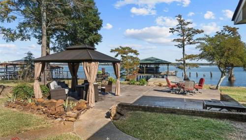 Lakefront 3BR Retreat - Pier, RV, Family-Friendly - Foto 2, Garden view