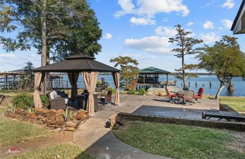 Lakefront 3BR Retreat - Pier, RV, Family-Friendly - Foto 2